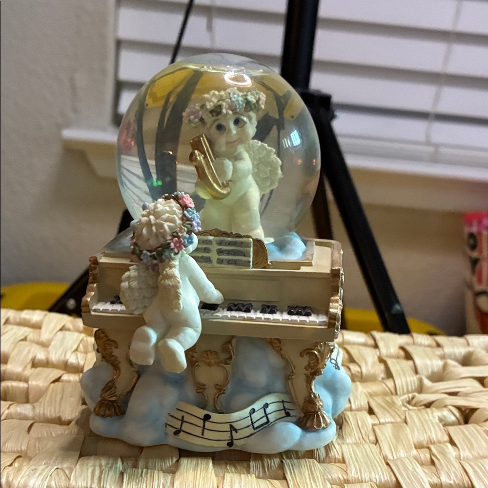 Elegant Angel Snow Globe with Piano - Cream and Gold